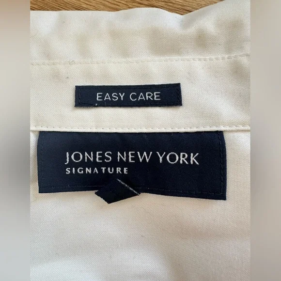 Jones New York Easy Care Women’s Button Down Shirt - Size M - Picture 4 of 5